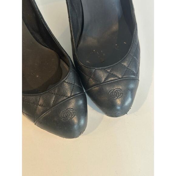 Chanel Women's Black Quilted Lambskin Leather Cap Toe Pump Heels Size 38 - Picture 14 of 14
